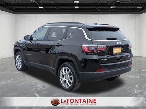 Used 2023 Jeep Compass Latitude image 3
