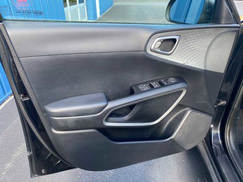 Used 2021 Kia Soul LX FWD image 31