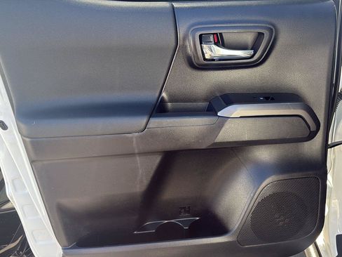 Used 2020 Toyota Tacoma TRD Sport w/ Technology Package AWD/4WD image 30