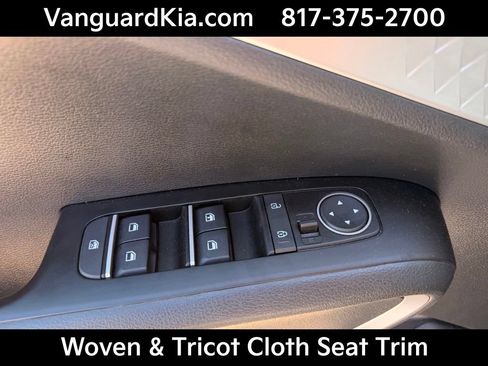 Certified 2025 Kia Soul LX w/ LX Technology Package FWD image 18