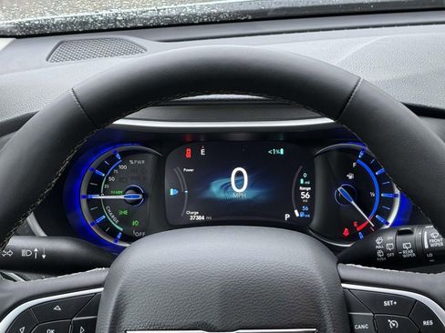 Used 2024 Chrysler Pacifica Select image 20