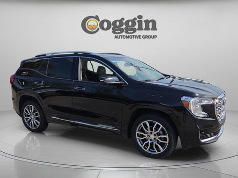 Used 2024 GMC Terrain Denali w/ Denali Premium Package AWD/4WD image 7