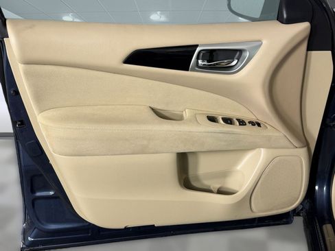 Used 2015 Nissan Pathfinder SV FWD image 12