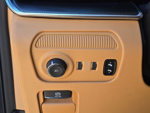 Used 2024 Jeep Grand Wagoneer Series III w/ Quick Order Packagew 28T AWD/4WD image 31