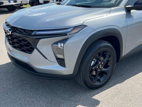 New 2026 Chevrolet Trax LT w/ Sunroof Package FWD image 11