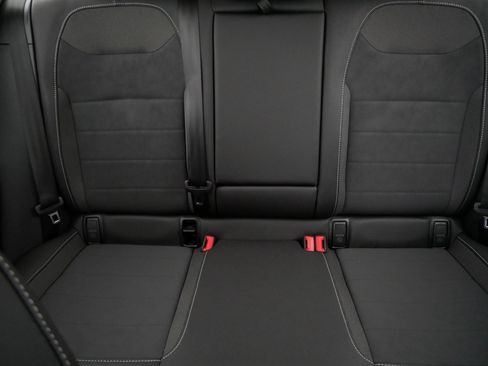 Used 2024 Volkswagen Taos SE w/ Panoramic Sunroof Package image 13