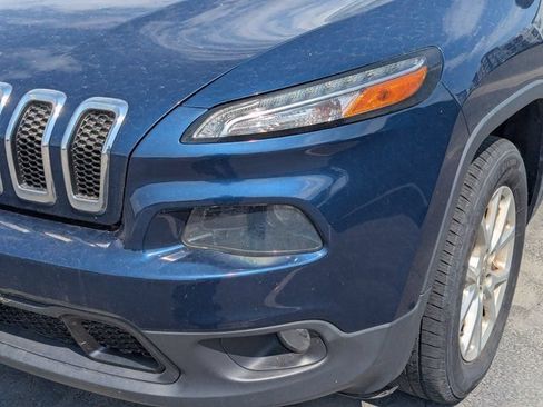 Used 2018 Jeep Cherokee Latitude w/ Safety Group AWD/4WD image 11