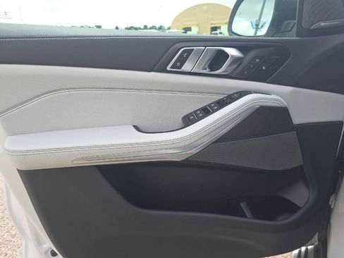 Used 2026 BMW X5 xDrive40i AWD/4WD image 9