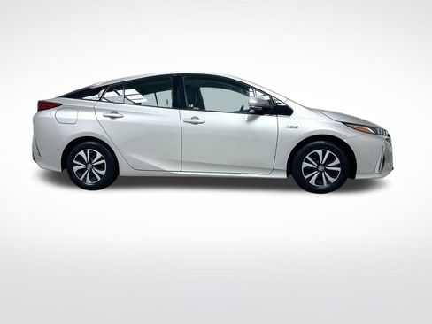 Used 2018 Toyota Prius Prime Plus image 2