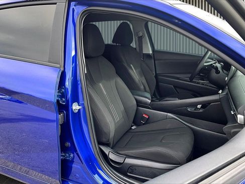 Used 2023 Hyundai Elantra SEL w/ Cargo Package image 7