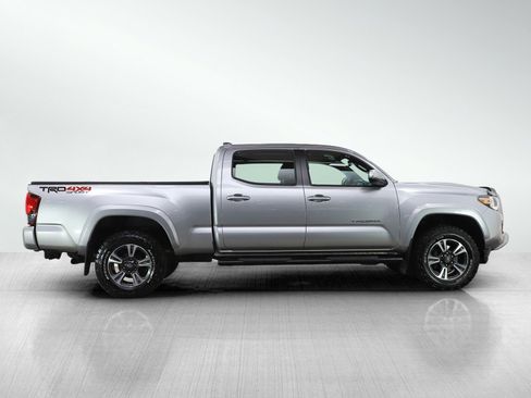 Used 2018 Toyota Tacoma TRD Sport image 6