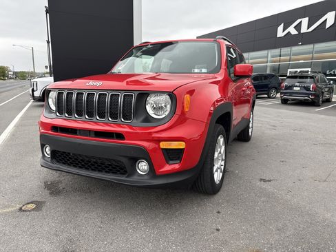 Used 2019 Jeep Renegade Latitude w/ Cold Weather Group AWD/4WD image 8