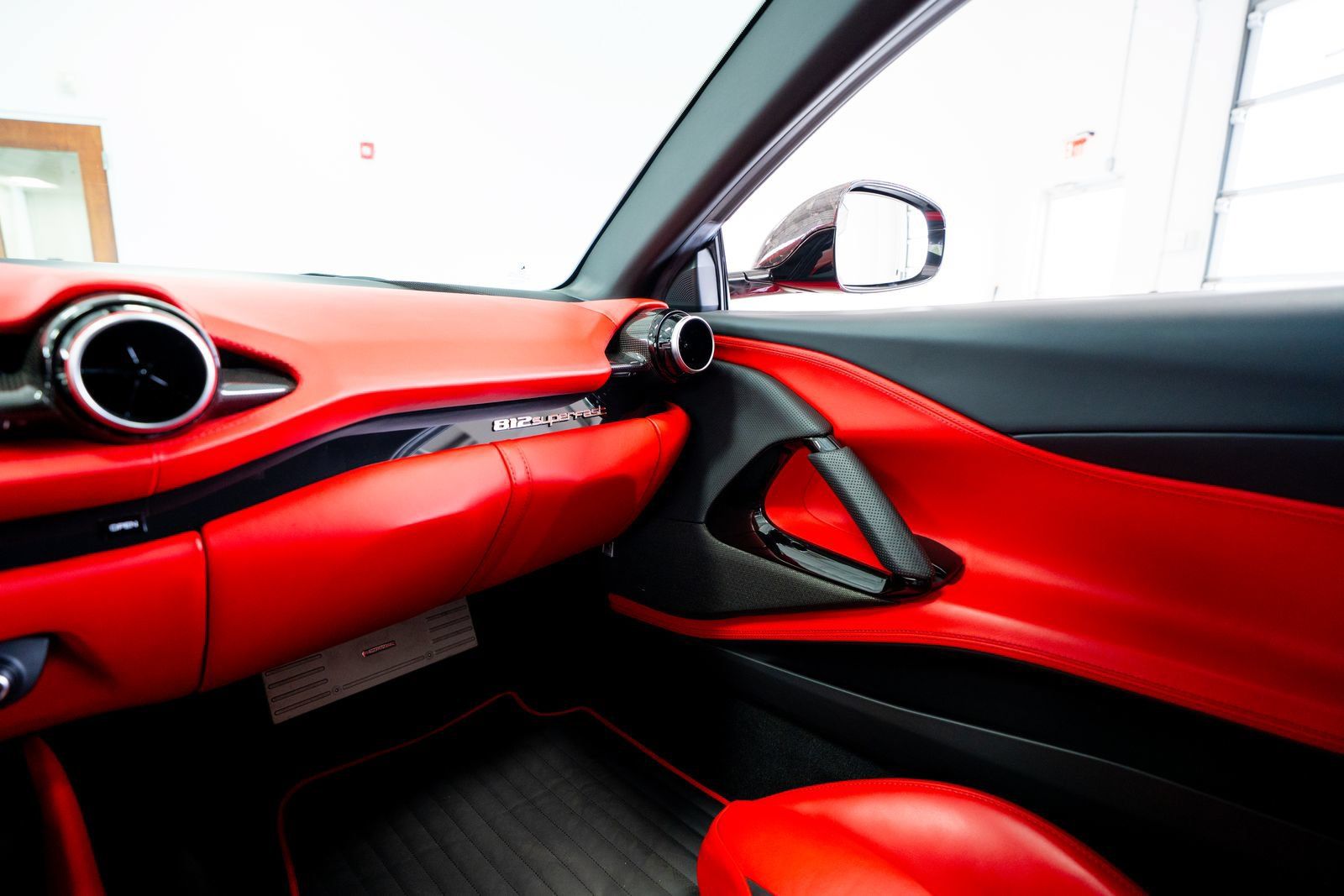 Used 2020 Ferrari 812 Superfast RWD image 92