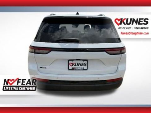 Used 2024 Jeep Grand Cherokee Altitude AWD/4WD image 9