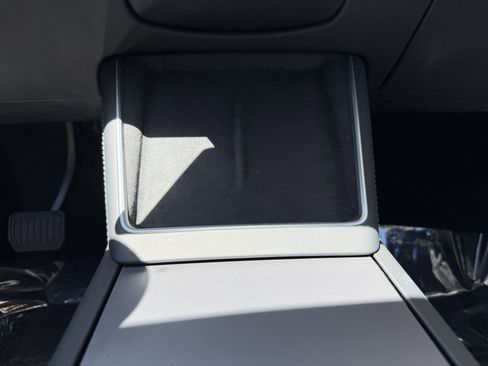 Used 2026 Tesla Model Y 2WD image 29