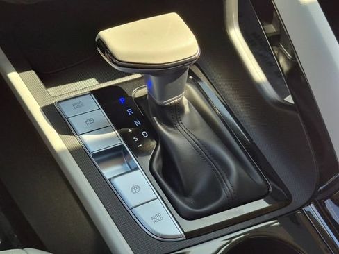 Used 2025 Hyundai Elantra Limited FWD image 24