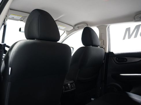 Used 2021 Nissan Rogue Sport S image 16