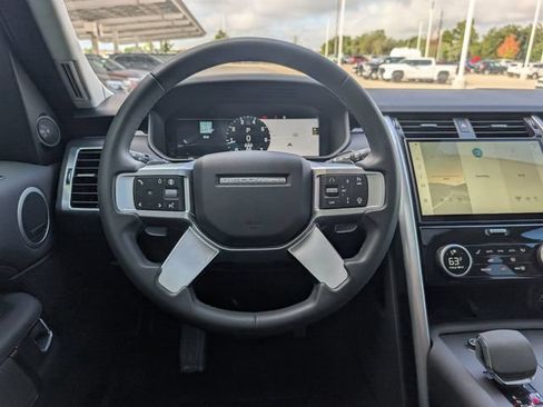 Used 2024 Land Rover Discovery S AWD/4WD image 24