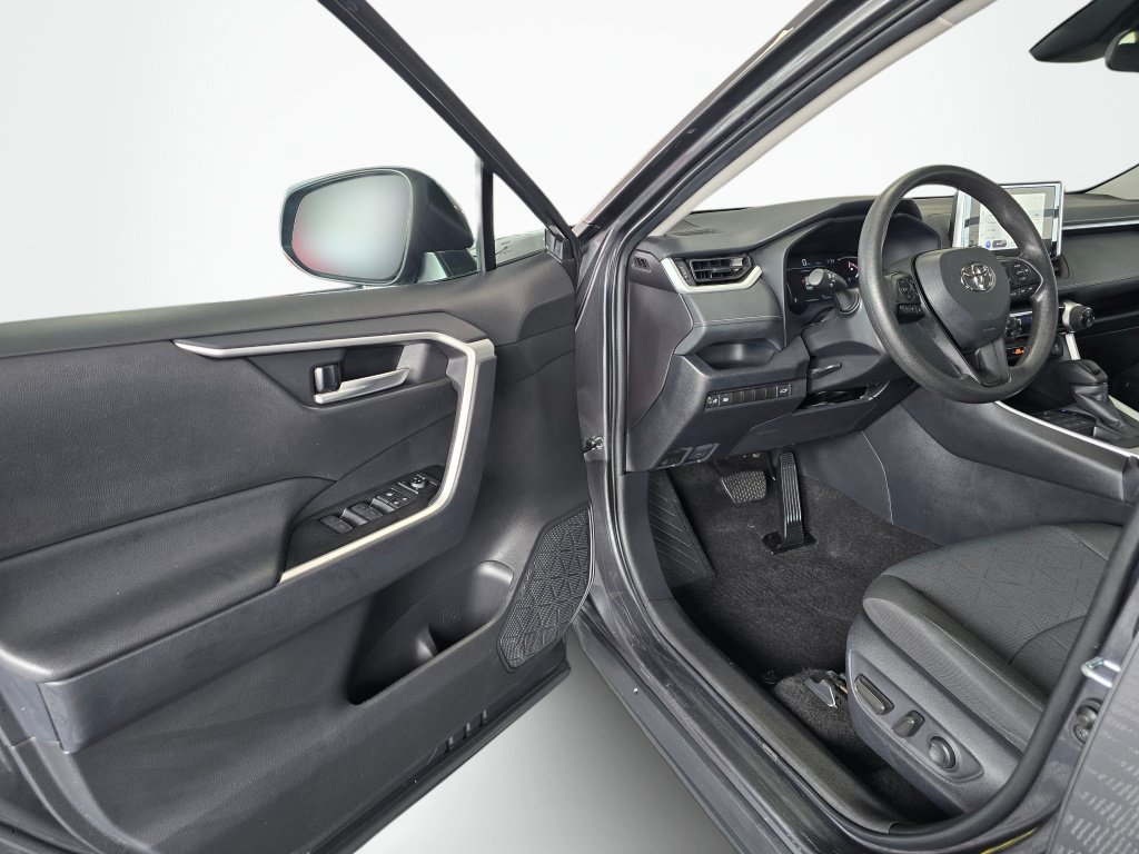 Used 2025 Toyota RAV4 XLE w/ Convenience Package AWD/4WD image 30