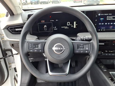Used 2026 Nissan Kicks SV FWD image 19