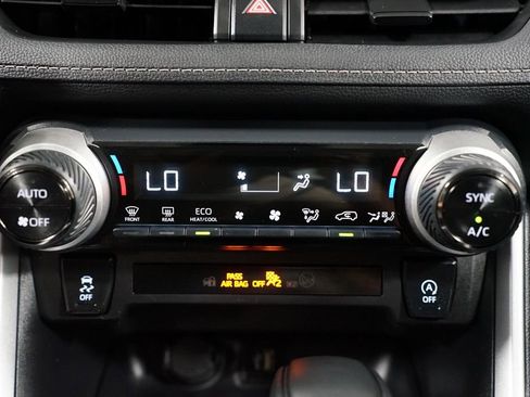 Certified 2025 Toyota RAV4 XLE FWD image 20