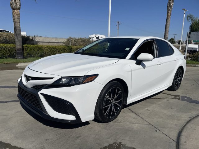Used 2024 Toyota Camry SE FWD image 4