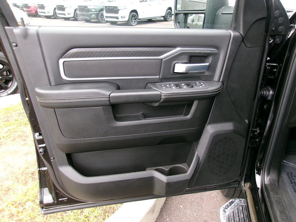 Certified 2025 RAM 2500 Big Horn AWD/4WD image 6