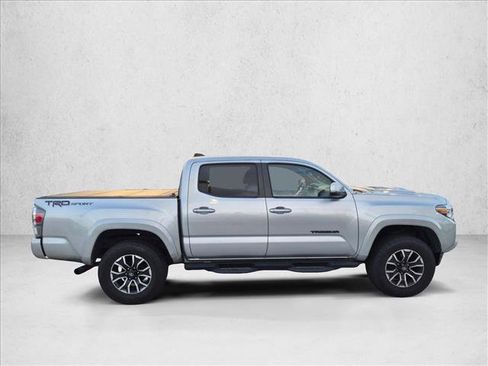 Used 2022 Toyota Tacoma TRD Sport w/ Technology Package RWD image 4