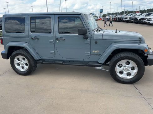 Used 2014 Jeep Wrangler Unlimited Sahara w/ Max Tow Package AWD/4WD image 2