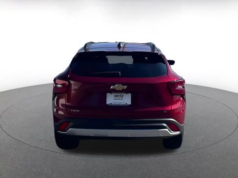 Used 2025 Chevrolet Trax LT image 9