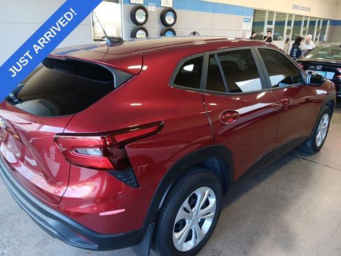 Used 2024 Chevrolet Trax LS w/ Driver Confidence Package FWD image 3