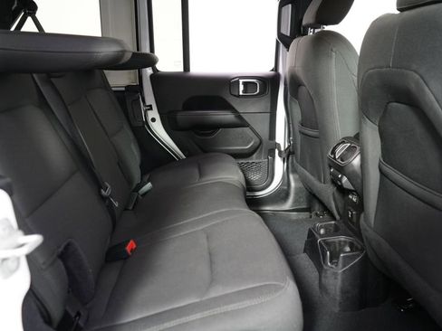 Used 2019 Jeep Wrangler Unlimited Sahara AWD/4WD image 18