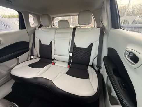 Used 2019 Jeep Compass Latitude AWD/4WD image 12
