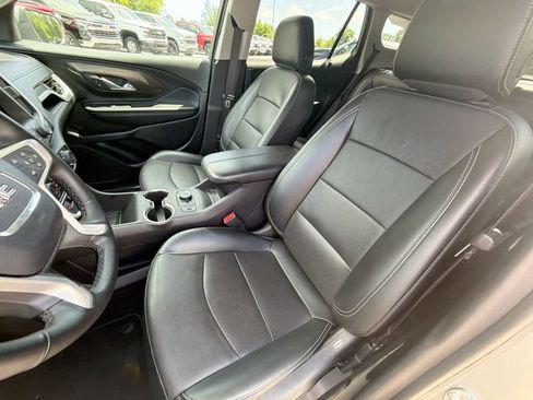 Used 2024 GMC Terrain SLT image 17
