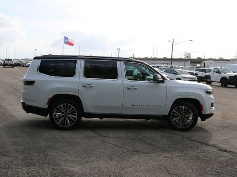 Used 2025 Jeep Grand Wagoneer 4WD w/ 8-Passenger Seating Package image 3