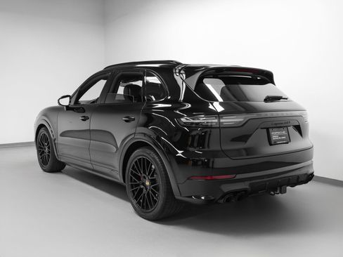 Certified 2021 Porsche Cayenne GTS AWD/4WD image 3