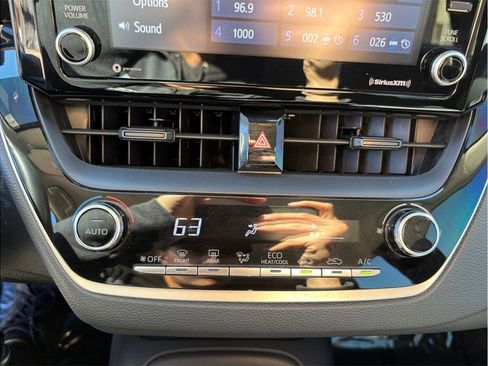 Used 2022 Toyota Corolla LE image 24