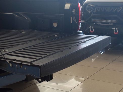 Used 2019 Toyota Tacoma TRD Off-Road w/ Technology Package AWD/4WD image 47