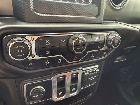 Used 2022 Jeep Wrangler Sport AWD/4WD image 31