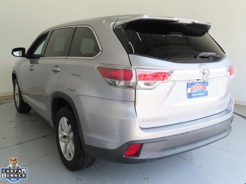 Used 2016 Toyota Highlander LE FWD image 6