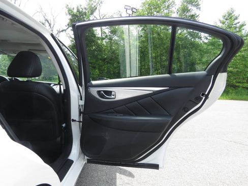 Used 2022 INFINITI Q50 Luxe w/ Cargo Package AWD/4WD image 15