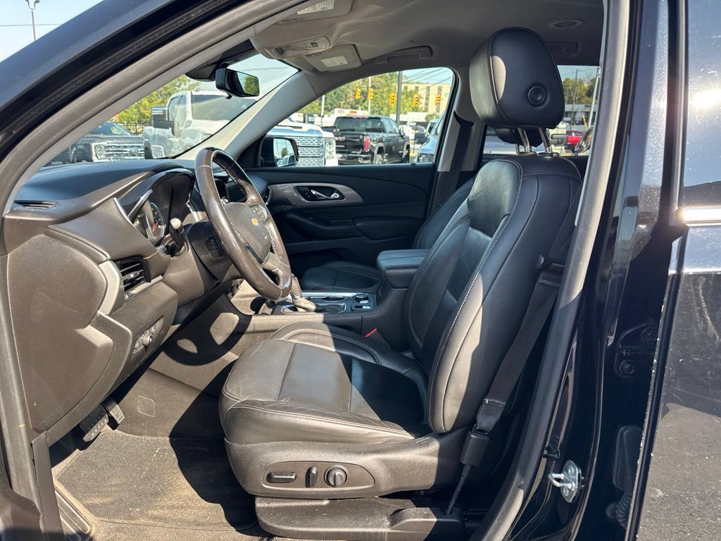 Used 2019 Chevrolet Traverse LT w/ LT Premium Package AWD/4WD image 12