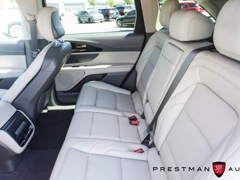 Used 2025 Lincoln Nautilus Premier AWD/4WD image 38