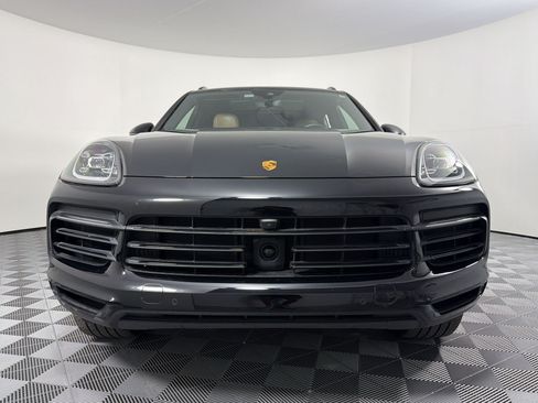 Certified 2023 Porsche Cayenne AWD/4WD image 6