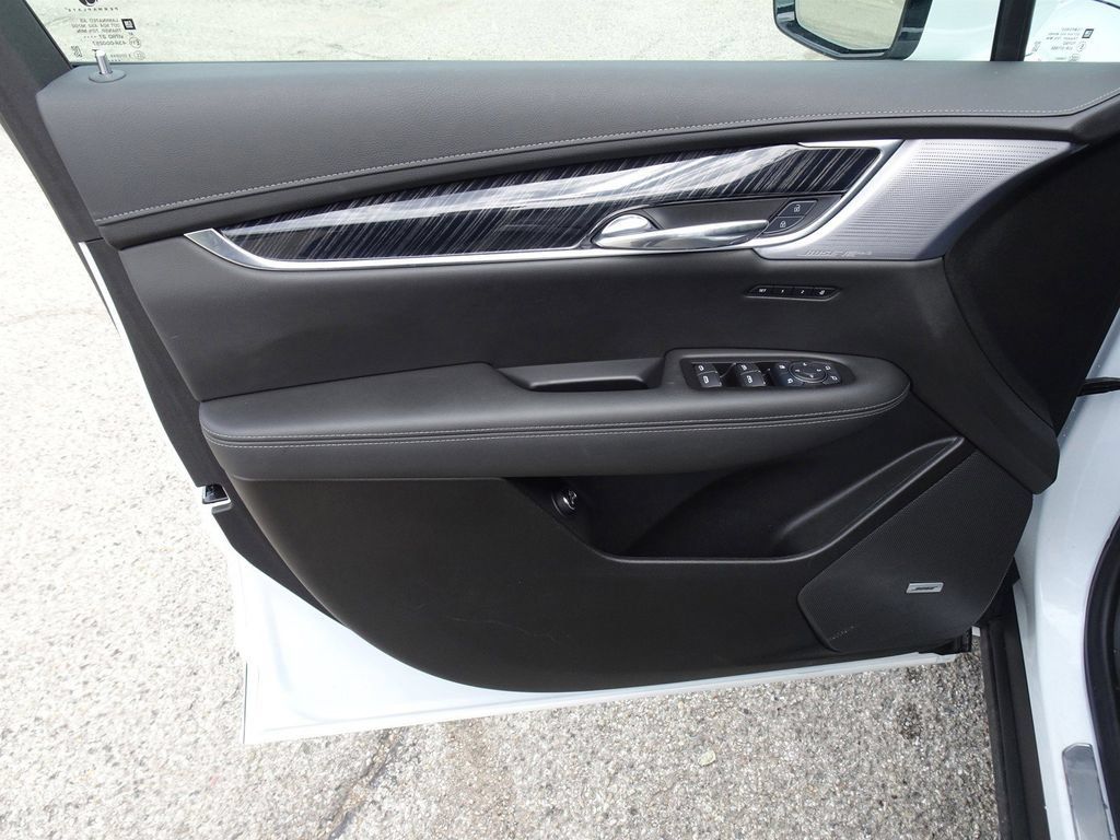Certified 2025 Cadillac XT6 Premium Luxury AWD/4WD image 12