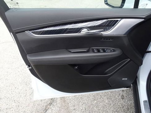 Certified 2025 Cadillac XT6 Premium Luxury AWD/4WD image 12