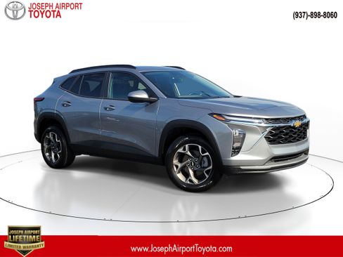 Used 2025 Chevrolet Trax LT w/ Driver Confidence Package FWD image 1