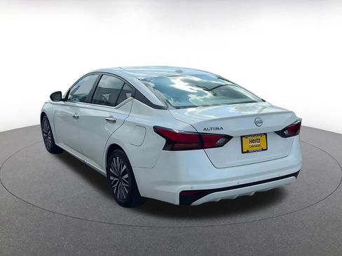Used 2025 Nissan Altima 2.5 SV FWD image 11
