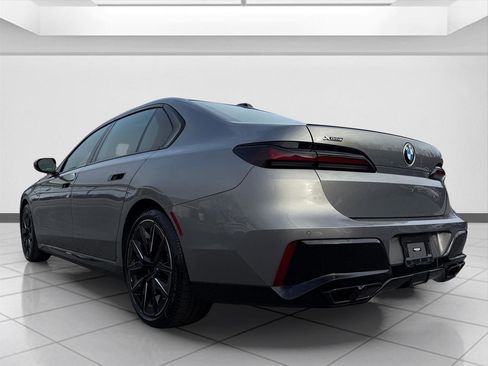 Used 2023 BMW 760i xDrive w/ Executive Package image 7