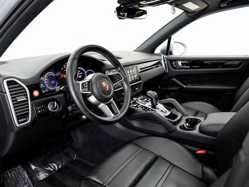 Used 2023 Porsche Cayenne image 4